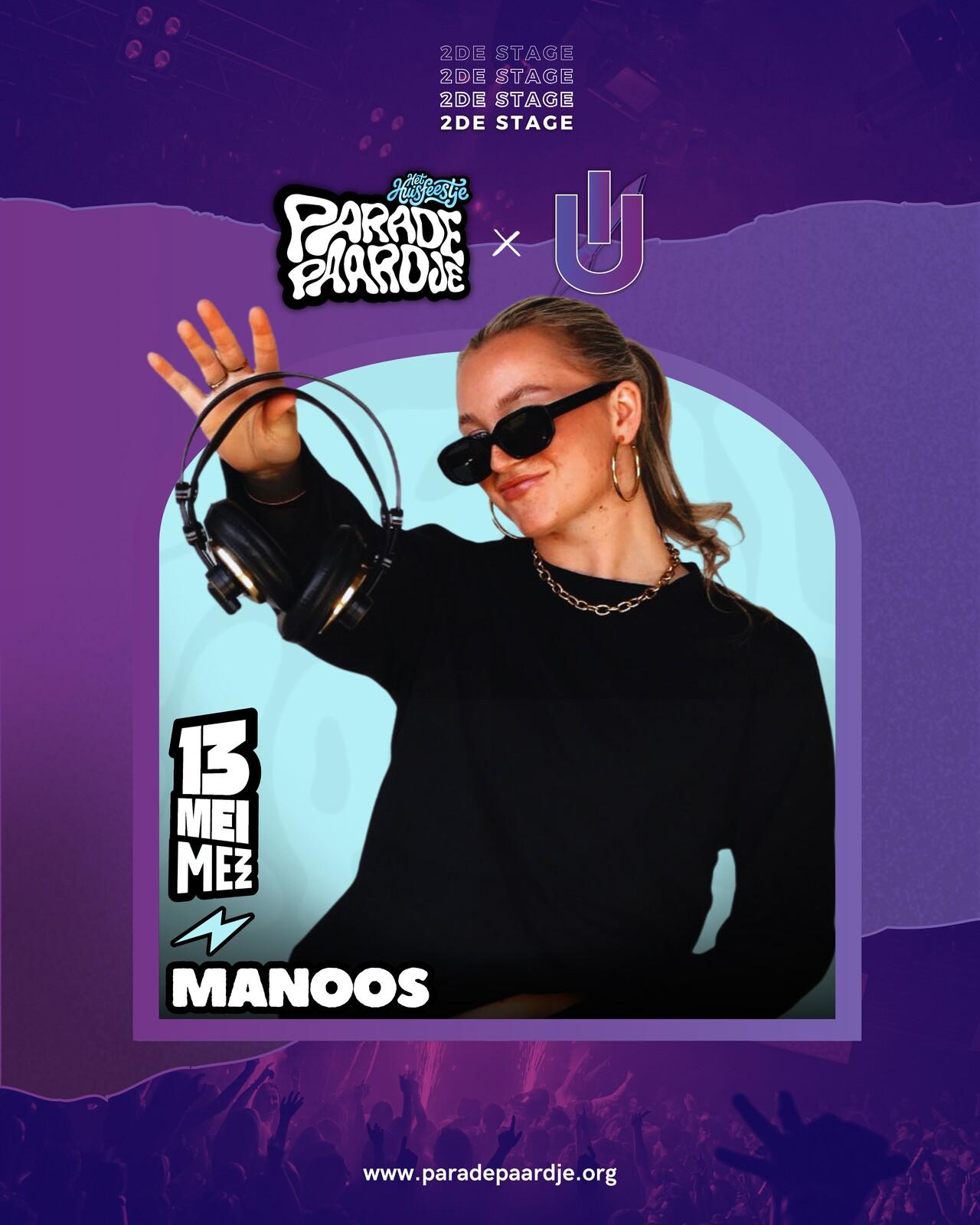 Line-up post voor Manoos, een dj met een koptelefoon in de hand.