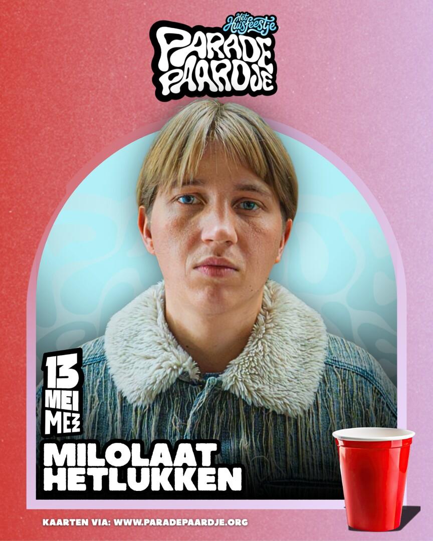 Line-up post voor Milolaat Hetlukken, een portret voor een lichtblauwe boog.